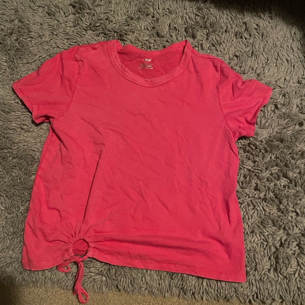 Short sleeve slightly cropped